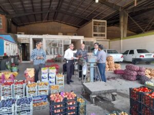 بازرسی صبحگاهی از میدان میوه و تره‌بار شوشتر با محوریت اداره صنعت، معدن و تجارت